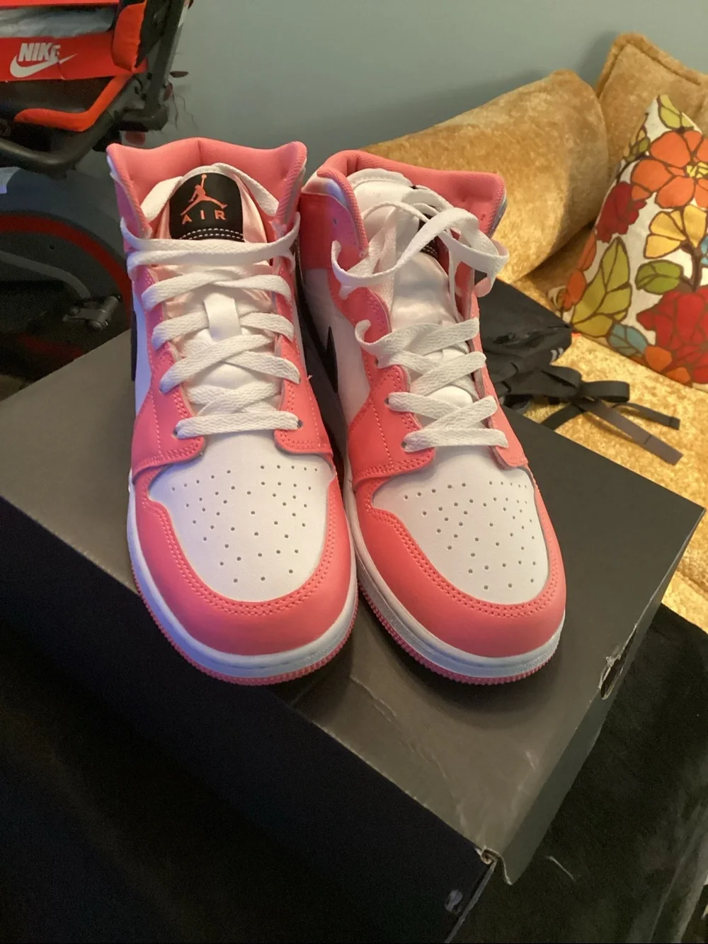 Nike kids mid